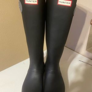 Original hunter packable rain boot in Black & gray w/packable bag and org card.